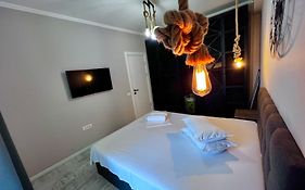 Grand Mamaia Lake Apartments